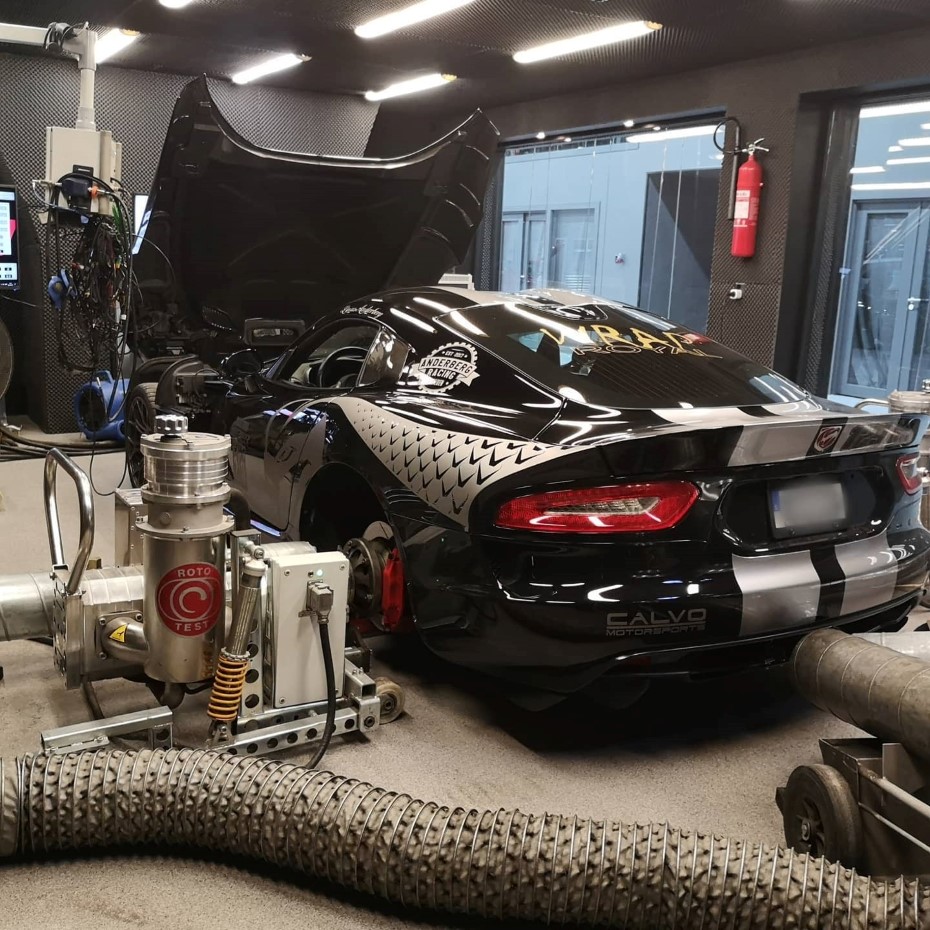 Mappning och effektmätning av en Dodge Viper SRT-10 i vår Rototest dyno / bromsbänk.