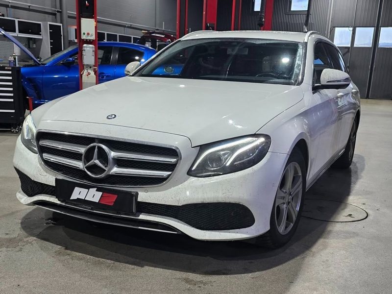 bruksbil-mercedes En Mercedes-Benz i PBZs verkstad