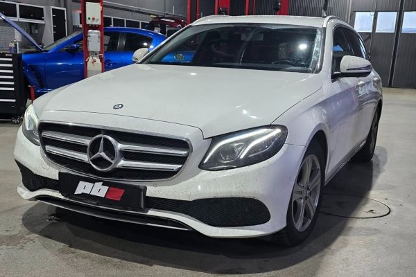 En Mercedes-Benz i PBZs verkstad
