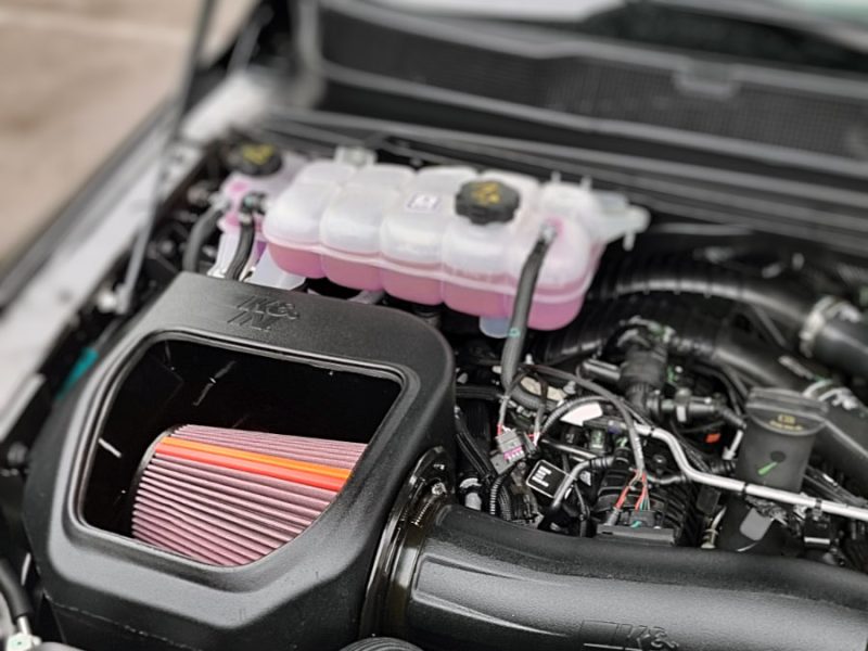 Filterkit monterad i en Dodge Ram