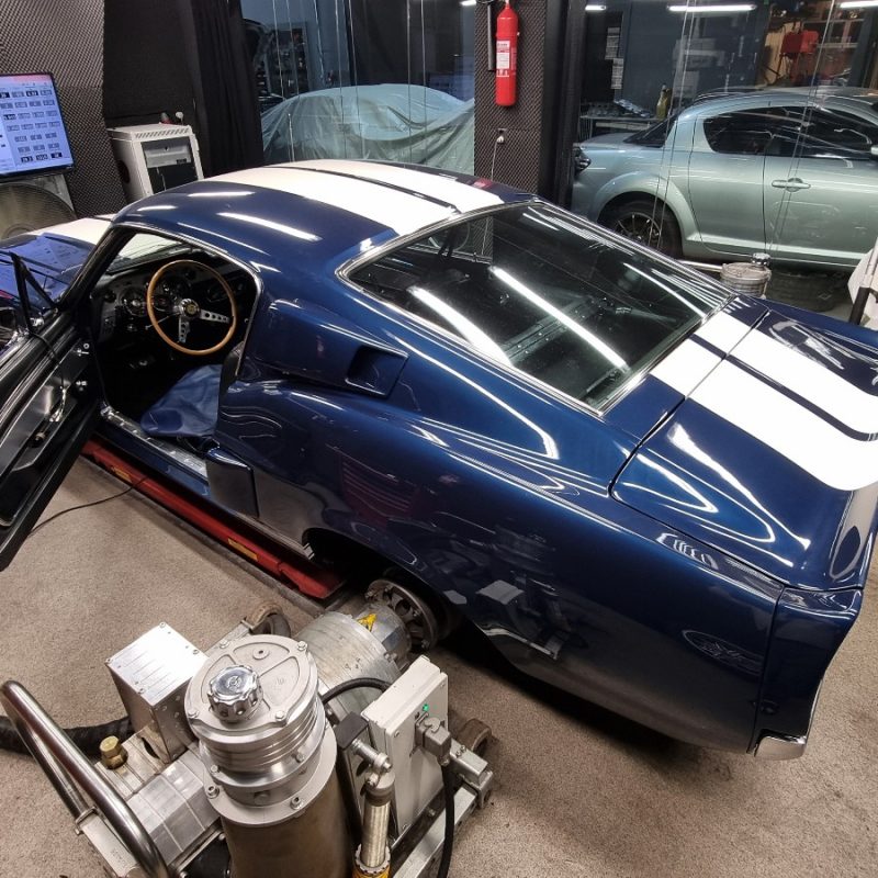 effektmatning-dyno-bil2 Effektmätning pågår av bil i PBZs dynocell