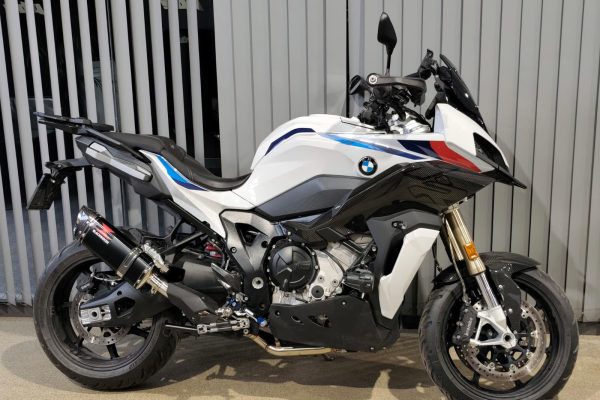 En motorcykel står i PBZ verkstad