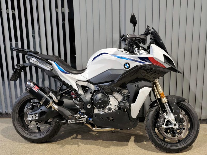 En motorcykel står i PBZ verkstad