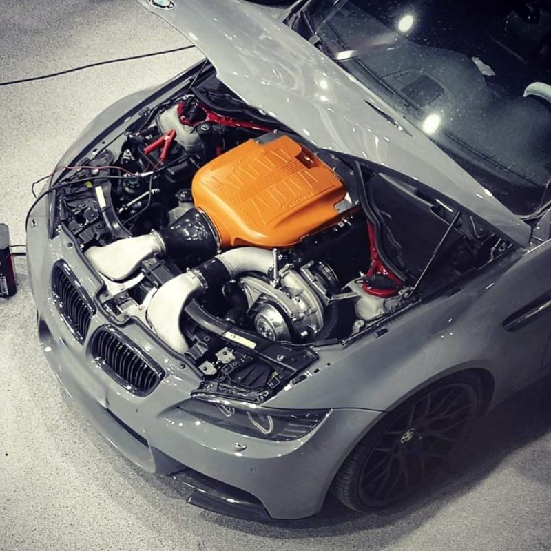 Service av en sportbil