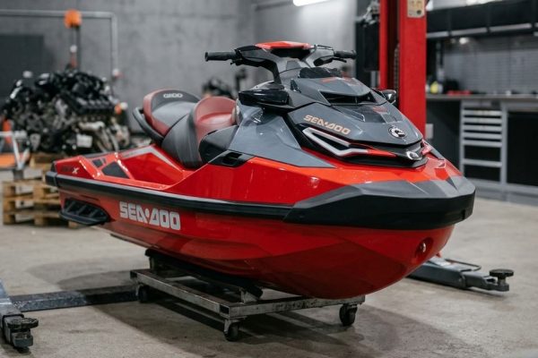 En vattenskoter i PBZs verkstad